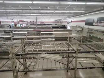 Widespan storage racking system with metal shelves for warehouse and retail backroom storage solutions